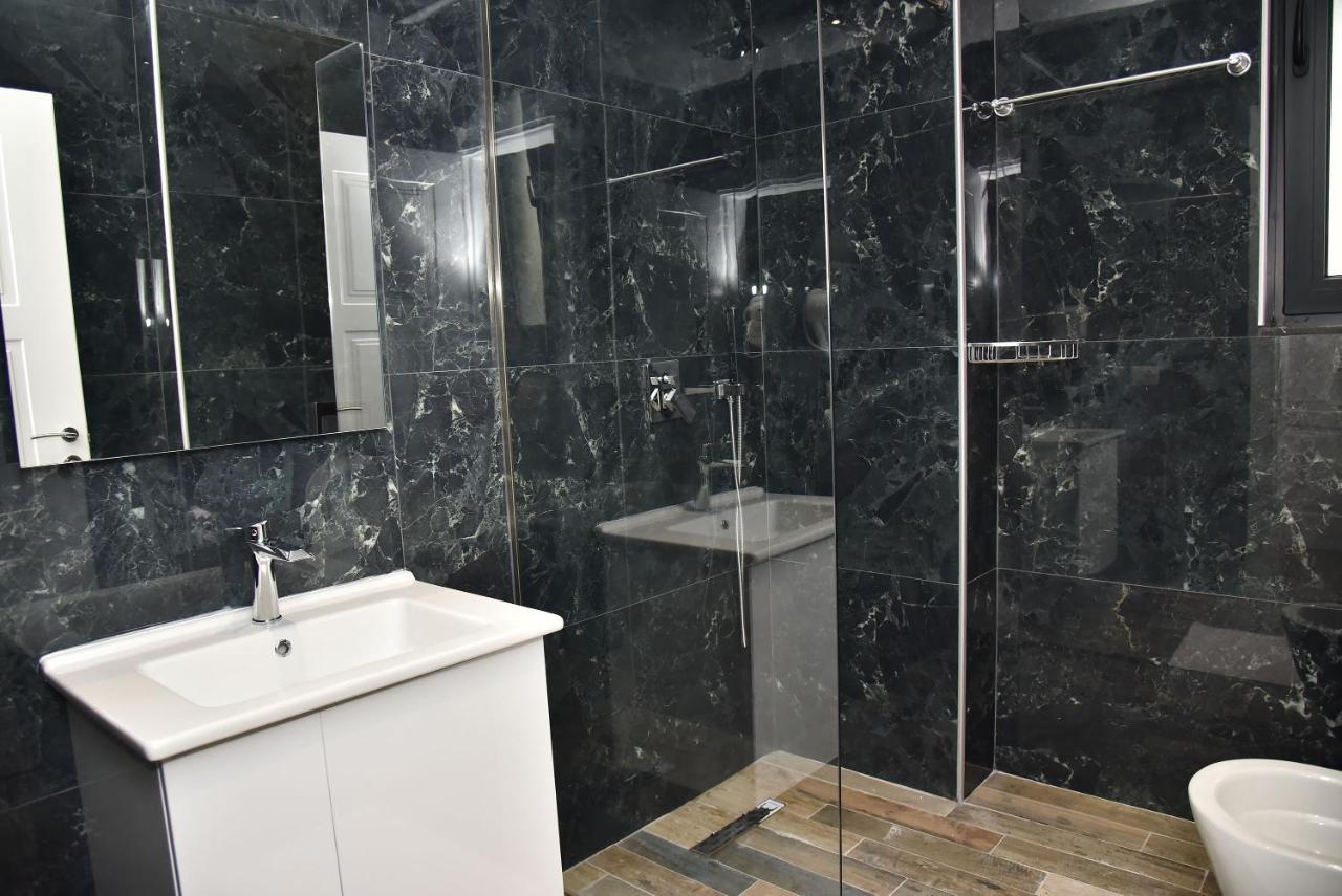 Hotel Lubjana Дуррес Екстер'єр фото