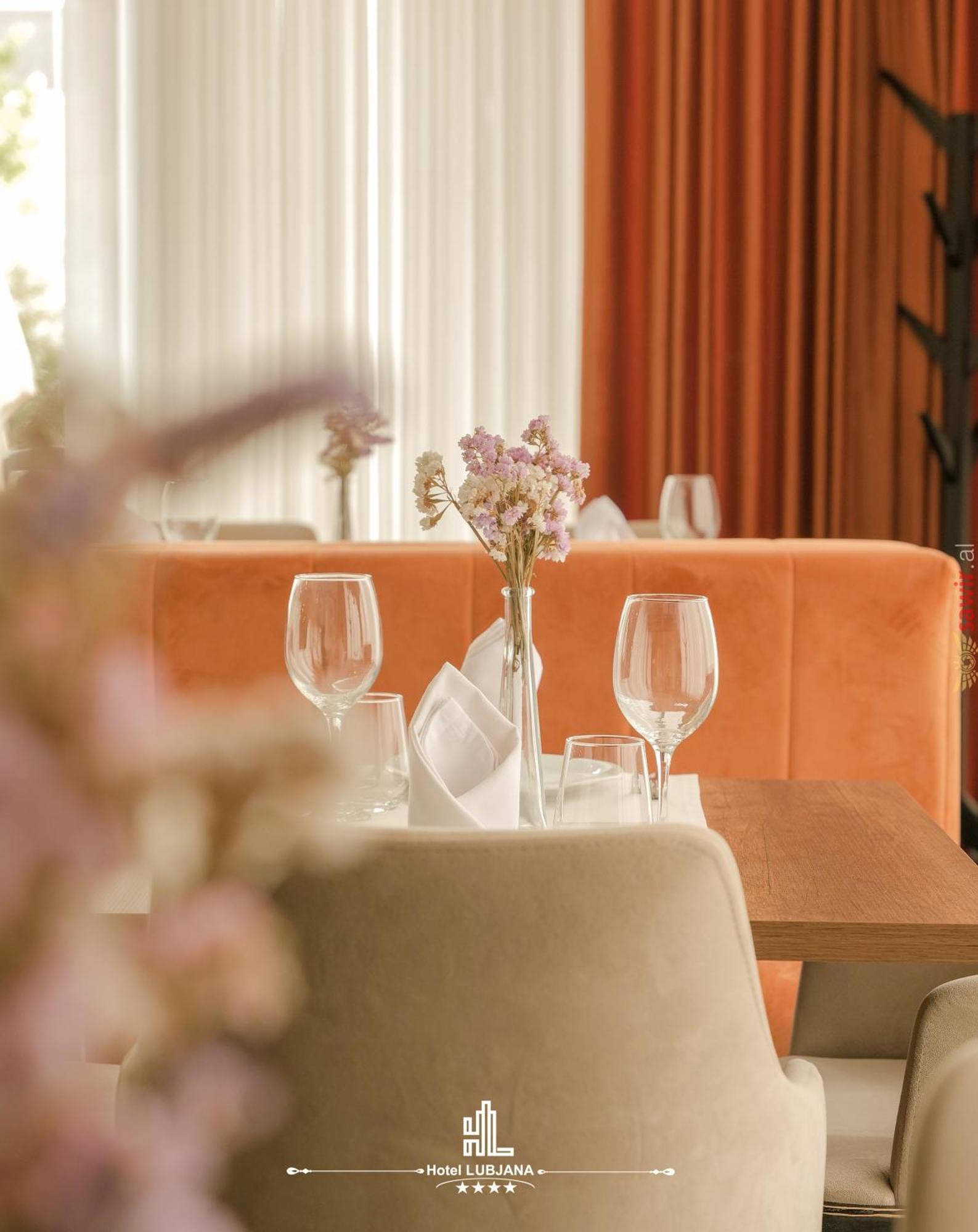 Hotel Lubjana Дуррес Екстер'єр фото